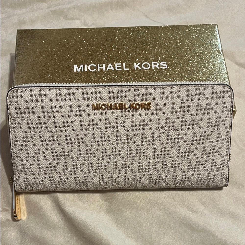 Michael Kors Beige and Gold Zip Wallet